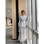 Rina Aizawa Instagram - 放送は終わってしまったのですが… フジテレビ『info中！』にて。 衣装かわいいの着させてもらいました☺️ 👗 @furfur_official 👠 @dianashoespress 💍 @festaria_official #festaria #フェスタリア また次回…！