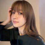 Rina Aizawa Instagram - 久しぶりの投稿になってしまいましたが、お元気ですかー??☺️ 私は最近エアリアルヨガを始めたり、髪をハイトーンカラーにしたりやってみたかったことをしています…🥺 皆さん引き続き健康に気をつけて過ごしてくださいね🤍 あとでしんのすけ(うちのいぬちゃん)の写真も載せますね〜🐶‼︎