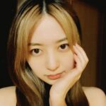 Rina Aizawa Instagram - え‼︎誰⁇ 私です。逢沢りなです。 紫のインナーカラーが色落ちして金髪になりました…‼︎💇🏼‍♀️ こういう髪色は人生初✨ ずっとやってみたかったー😆 自分のインスタを見てみると毎度髪型が変化していることに驚く😳 自分に合うものはなんだろう？って色々チャレンジしてみるのが好きみたい☺️ 金髪は染め直しちゃうけど、次はどんなヘアスタイルがいいかなー⁇🤔✨