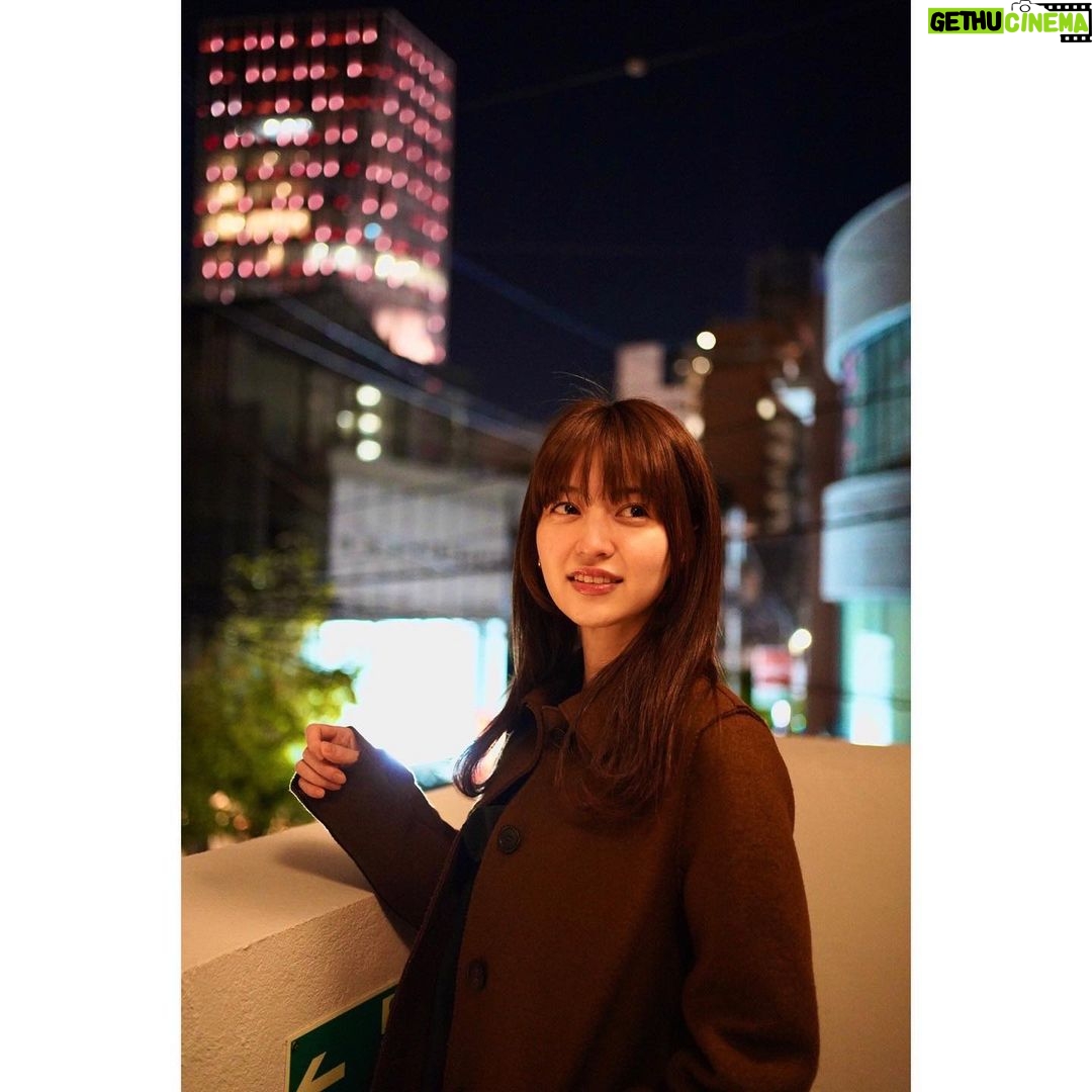 Rina Aizawa Instagram - ご飯の帰りに友達が撮ってくれましたっ🌃