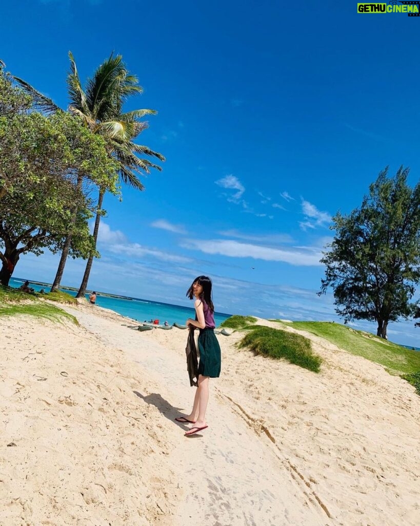 Rina Aizawa Instagram - 暑い日々が続きますがいかがお過ごしですか？？ 私は思い出の写真を見て、夏の気分に浸っています🏝 早く日常が戻りますようにっ！ #いつかのハワイ