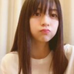 Rina Aizawa Instagram - 前髪伸びてきたからセルフカットしてみたよ〜！ うん、ほとんど変わってない😅 #慎重派 #前髪は大事 #最後謎の横揺れで誤魔化す #地味暮らしのリナッティ #stayhome #おうち時間