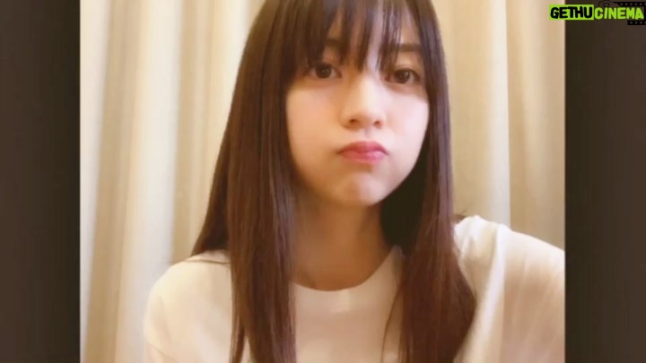 Rina Aizawa Instagram - 前髪伸びてきたからセルフカットしてみたよ〜! うん、ほとんど変わってない😅 #慎重派 #前髪は大事 #最後謎の横揺れで誤魔化す #地味暮らしのリナッティ #stayhome #おうち時間