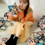 Rina Aizawa Instagram - 発売中のMORE11月号にて鬼滅愛を語らせていただいたときのオフショット！ 推しの善逸カラーを着て📸 ネイルやアイシャドウも黄色💛 黄色は私に任せて‼︎☺️笑