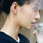 Rina Aizawa Instagram - 明日9/30、19:00〜「MORE×逢沢りな」コラボインスタライブをします！！初めてのインスタライブですっ、どきどき。 お時間ありましたら、ぜひ覗きに来て下さいね!! 何か質問があればコメント下さい☺️