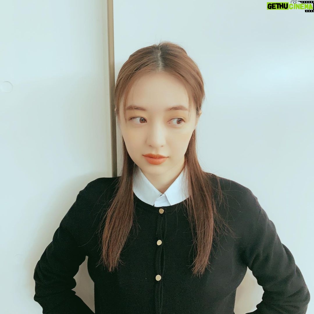 Rina Aizawa Instagram - 秋冬物の撮影をして、もうそんな季節なのね…と🐿🍂 今年の夏は短かったように感じるなぁ。 そして髪も伸びましたっ。 伸びるのが早いのです😯