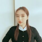 Rina Aizawa Instagram - 秋冬物の撮影をして、もうそんな季節なのね…と🐿🍂 今年の夏は短かったように感じるなぁ。 そして髪も伸びましたっ。 伸びるのが早いのです😯