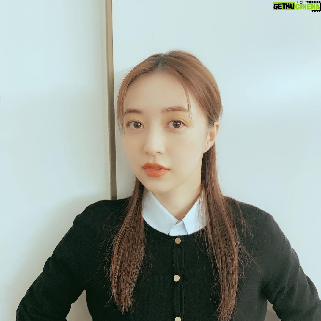 Rina Aizawa Instagram - 秋冬物の撮影をして、もうそんな季節なのね…と🐿🍂 今年の夏は短かったように感じるなぁ。 そして髪も伸びましたっ。 伸びるのが早いのです😯
