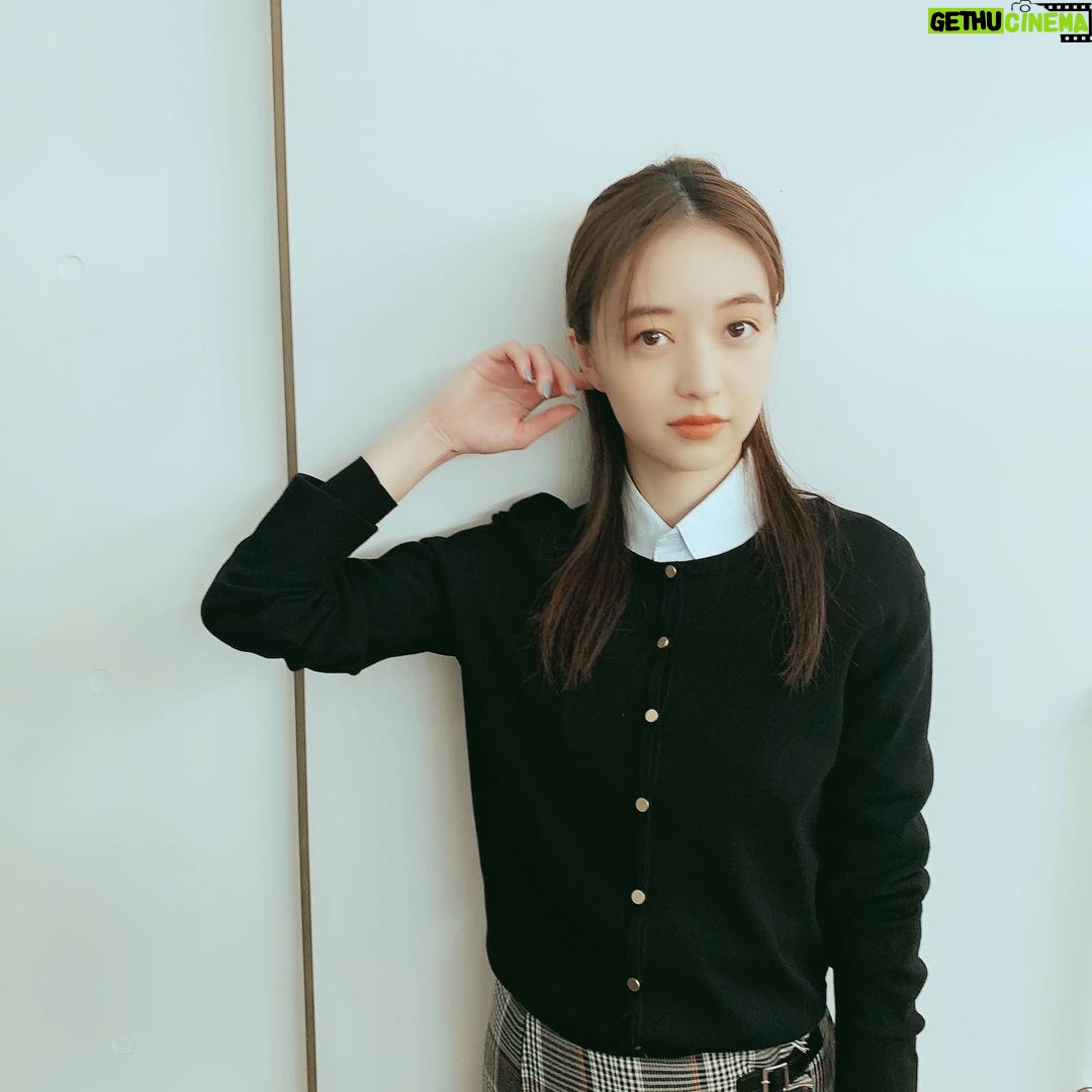 Rina Aizawa Instagram - 秋冬物の撮影をして、もうそんな季節なのね…と🐿🍂 今年の夏は短かったように感じるなぁ。 そして髪も伸びましたっ。 伸びるのが早いのです😯
