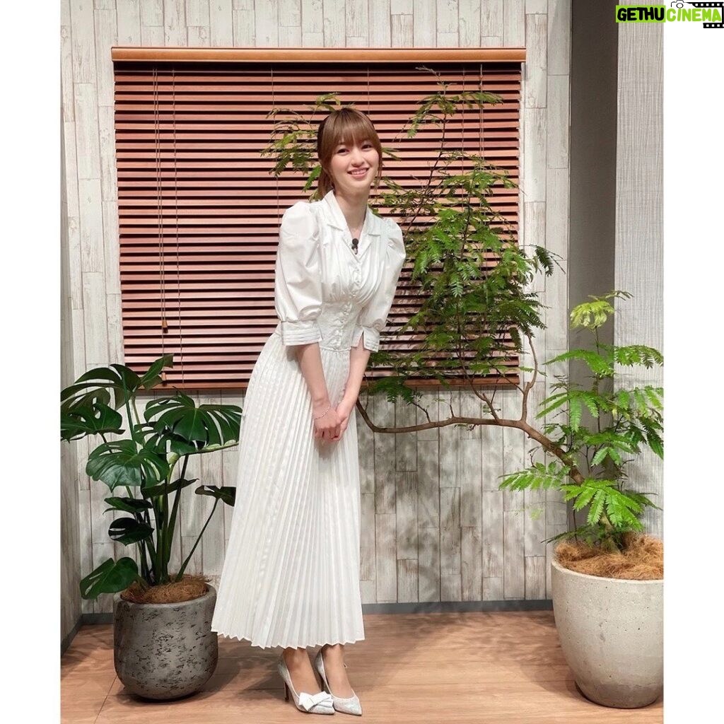 Rina Aizawa Instagram - フジテレビ『INFO中！』というインフォマーシャルに出演しました🌼 放送は終わってしまいましたがそのときの衣装です🫧 ワンピース @cocodeal_official シューズ @dianashoespress アクセサリー @takeup_official 🤍