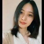 Rina Aizawa Instagram - 先日購入したIENAのブラウス コットン100%だから扱いやすいのが嬉しい☺️ 手洗いやクリーニングに出した方がいい生地のお洋服もかわいいけれど、最近は洗濯機で洗えるもの(マシンウォッシャブル)が気分です🫧 そして前髪が顎下くらいまで伸びました 昔もこのくらい長いときあったなぁ 当時は大人ぽくなりたくて伸ばしてたけど 今はすっかり大人な年齢です🙋🏻‍♀️✨