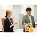 Rina Aizawa Instagram - サブスク彼女、今夜最終回です🥲 終わってしまうのは寂しいけれど、最後まで楽しんでいただけたら嬉しいです。 写真はスミレの勤め先場面ショット📸