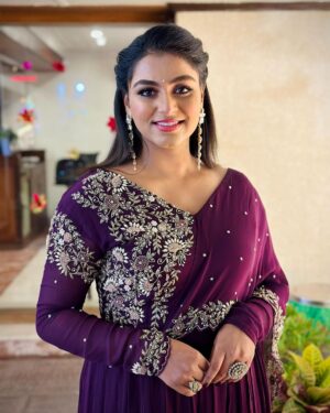 Rini Raj Instagram - 💜
.
.
.
👗 @denairaboutique ❣️

📸 @meghaarajan ❣️