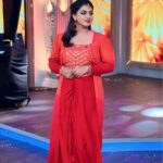 Rini Raj Instagram – 🧡❤️
.
.
.
👗 @denairaboutique ❣️

📸 @_jay_p ❣️

#zeekeralam #saregamapa #gargi