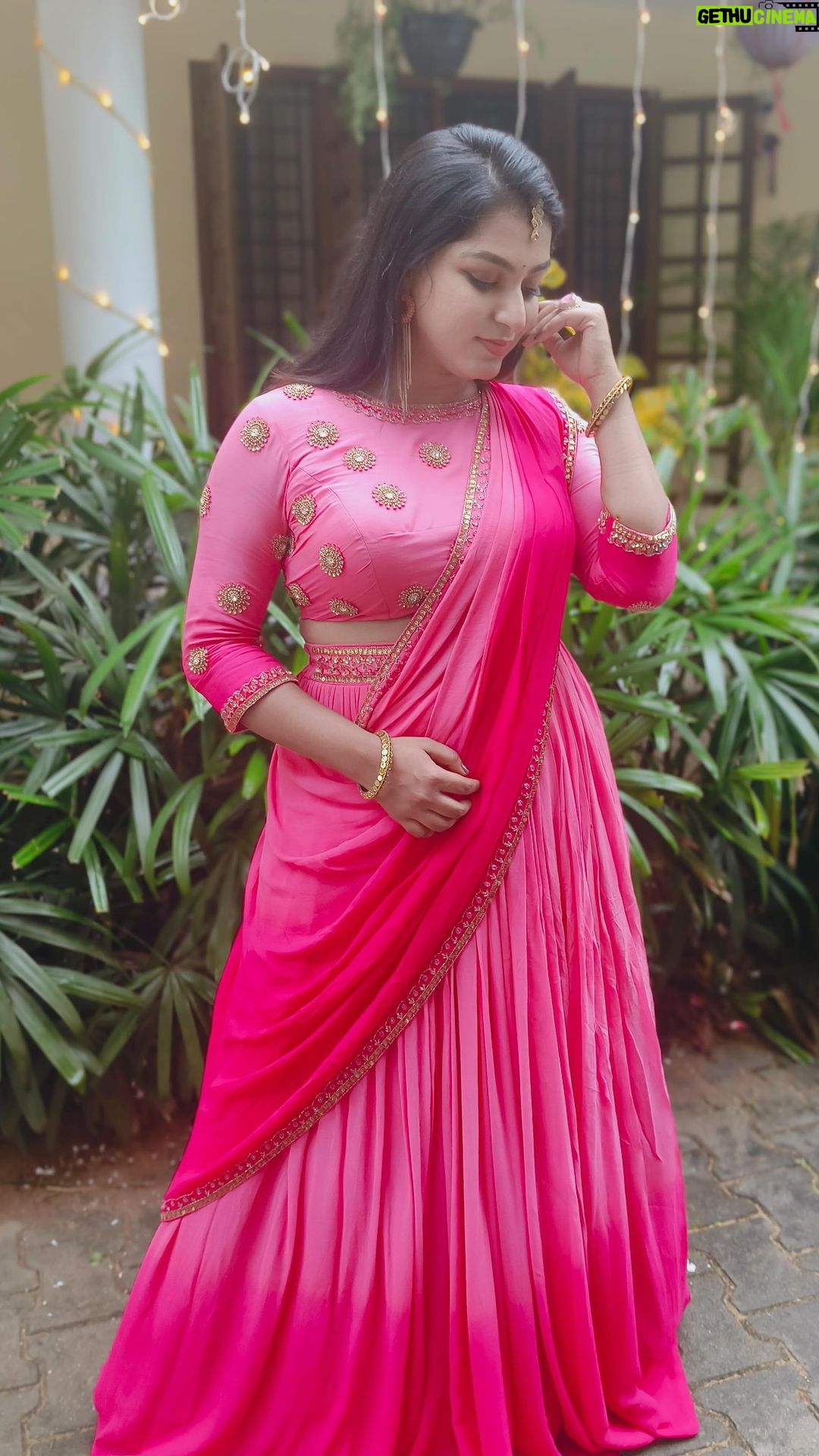 Rini Raj Instagram - ✨🩷 . . . 👗 @houseofemkay ❣️