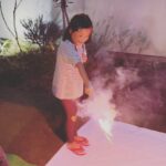 Ririsa Miyazaki Instagram - 単身花日の撮影で花火をしたのが楽しかったです🎆 オフショットも少しずつ投稿していきたいと思います☺︎ #単身花日 #桜木花奈役 #花火
