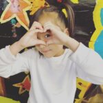 Ririsa Miyazaki Instagram - ばらかもん最終回ご覧いただきありがとうございます‼︎ なるは先生の字がみれて嬉しかったです！あとお父さんと言えたのも良かったです☺︎ 終わってしまってとてもさみしいですがまたみなさんに応援してもらえるように頑張ります💪 #ばらかもん #琴石なる役