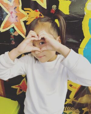 Ririsa Miyazaki Instagram - ばらかもん最終回ご覧いただきありがとうございます‼︎

なるは先生の字がみれて嬉しかったです！あとお父さんと言えたのも良かったです☺︎

終わってしまってとてもさみしいですがまたみなさんに応援してもらえるように頑張ります💪

#ばらかもん
#琴石なる役