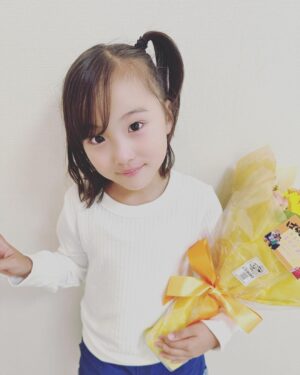 Ririsa Miyazaki Instagram - いよいよ今夜ばらかもん最終回です。
たくさん笑って泣いて忘れられない夏休みの思い出ができました！！

ばらかもんの琴石なるが大好きで撮影期間中は自分のことをなると呼んでいました☺︎
沢山の人に応援していただきとても嬉しかったです！！

是非最終回見てください。
莉里沙も今日は頑張って起きてリアルタイムで見たいと思います。

#ばらかもん
#琴石なる役