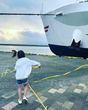 Ririsa Miyazaki Instagram - ばらかもん次回で最終回です🥲

#フジテレビ
#ばらかもん
#水10

#福江港