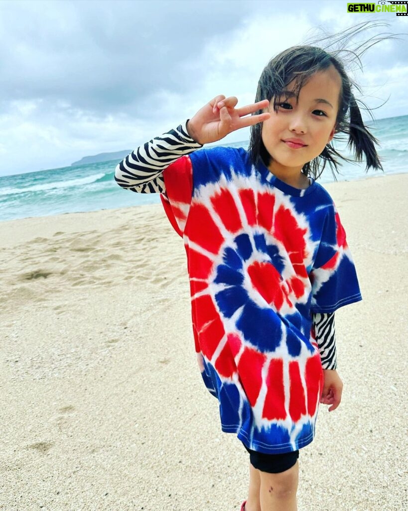 Ririsa Miyazaki Instagram - 五島列島での思い出🌊 海がとっても綺麗で貝殻さがしなどしました🐚 次回はもう7話です！！ 楽しく撮影しています。是非第7話もみてください☺︎ 第1話〜第3話、第6話は TVerで見逃し配信中！ FODは全話配信中です🌊 #ばらかもん #五島列島 #夏の思い出