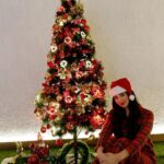 Ritika Badiani Instagram - We Wish You A Merry Christmas 🎄🎁❤️ #RitsBadiani #RitikaBadiani #Richy #MerryChristmas #ChristmasTree #Dog #Santa