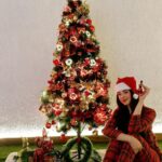 Ritika Badiani Instagram - We Wish You A Merry Christmas 🎄🎁❤️ #RitsBadiani #RitikaBadiani #Richy #MerryChristmas #ChristmasTree #Dog #Santa