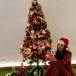 Ritika Badiani Instagram - We Wish You A Merry Christmas 🎄🎁❤️ #RitsBadiani #RitikaBadiani #Richy #MerryChristmas #ChristmasTree #Dog #Santa