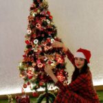 Ritika Badiani Instagram - We Wish You A Merry Christmas 🎄🎁❤️ #RitsBadiani #RitikaBadiani #Richy #MerryChristmas #ChristmasTree #Dog #Santa