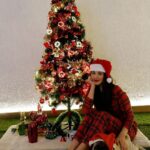 Ritika Badiani Instagram - We Wish You A Merry Christmas 🎄🎁❤️ #RitsBadiani #RitikaBadiani #Richy #MerryChristmas #ChristmasTree #Dog #Santa