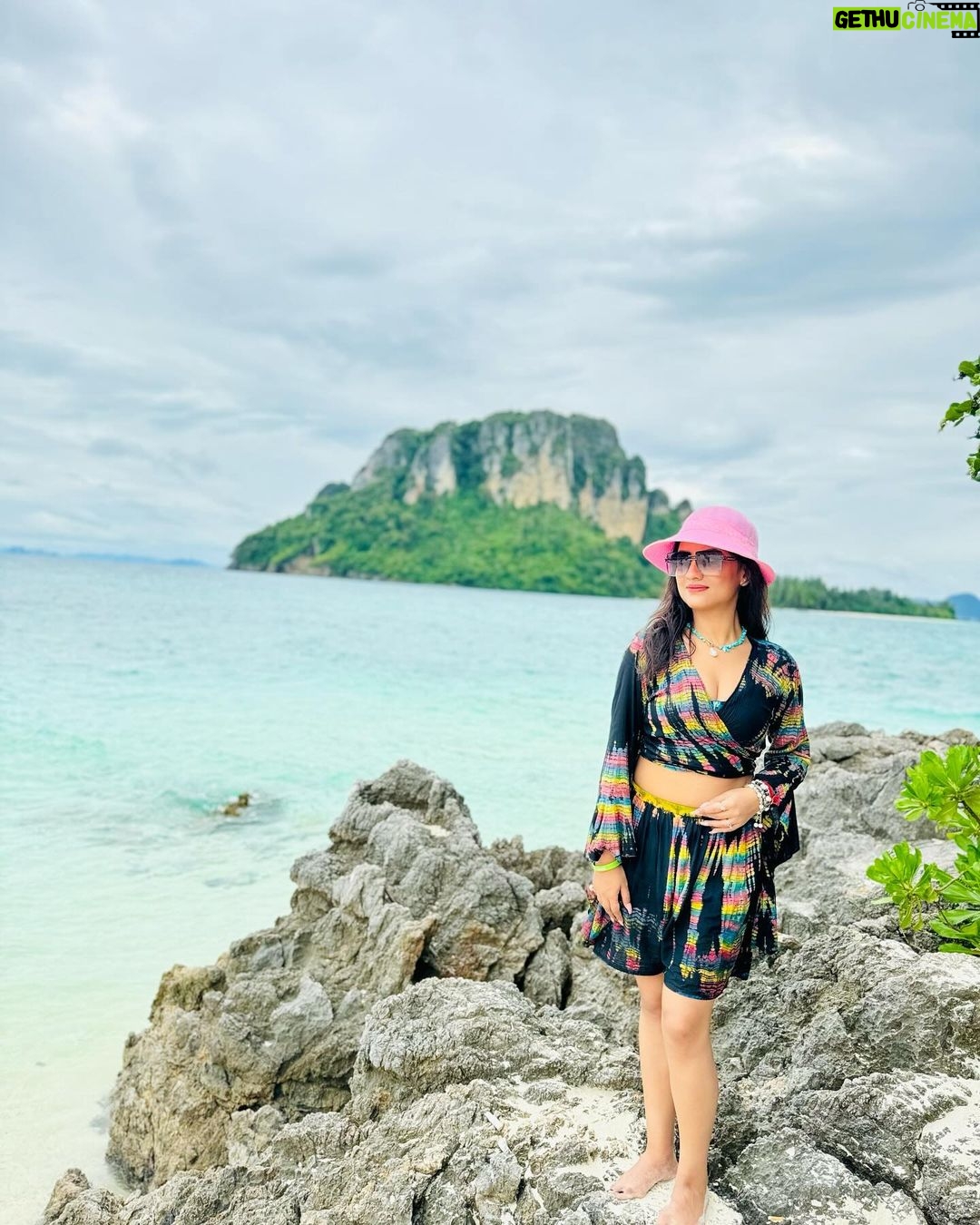 Riya Dey Instagram - Self-love ❤️ #swipeleft ⬅️ #love #live #laugh #travel #loveyourself #actress #riyadey Krabi, Thailand