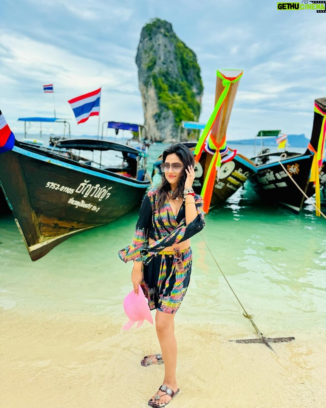 Riya Dey Instagram - Self-love ❤️ #swipeleft ⬅️ #love #live #laugh #travel #loveyourself #actress #riyadey Krabi, Thailand
