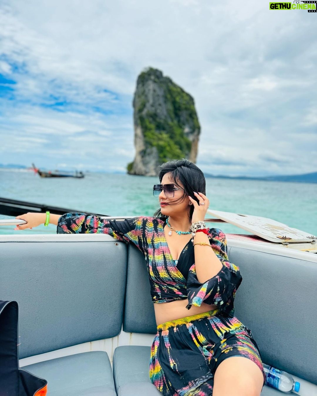 Riya Dey Instagram - Self-love ❤️ #swipeleft ⬅️ #love #live #laugh #travel #loveyourself #actress #riyadey Krabi, Thailand