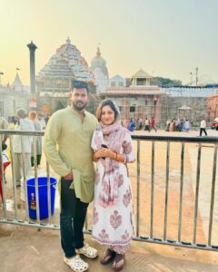 Riya Dey Instagram - ଜଗନ୍ନାଥ ସ୍ୱାମୀ ନୟନ ପଥଗାମୀ ଭବ ତୁମେ.. 1st jaga darshan of 2024 with my mains 😍🙏🏻🙌🏻 #blessed #positivevibes #positivity #jayjagannath #jagadarshan #puri #dham #favourite #place #love #live #laugh #stayblessed #stayhappy Jagannath Temple, Puri