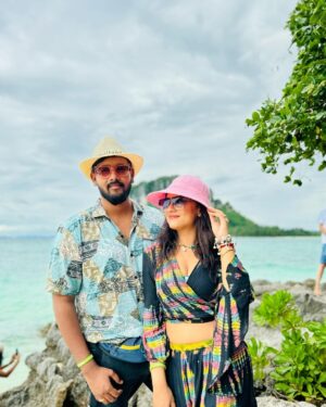 Riya Dey Instagram - Happy new year husband ❤️😘
#happynewyear2024 #togetherforever #togetherness #couplegoals #loveisintheyear #newbeginning #freshstart #love #live #laugh #travelphotography #travelling #happiness #sunilria🎊👩‍❤️‍👨🎊