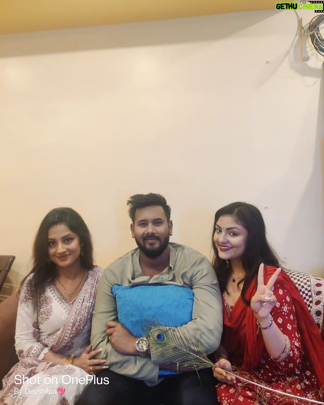 Riya Dey Instagram - New year and the same me with my forever favourite people at my forever favourite place!! #purijagannath π¦πΈπ·π«Ά Puri, Orissa