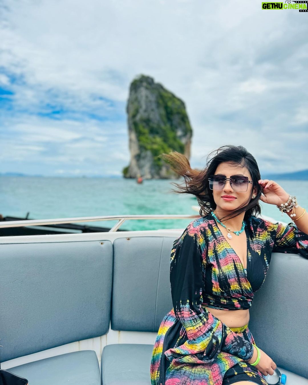 Riya Dey Instagram - Self-love ❤️ #swipeleft ⬅️ #love #live #laugh #travel #loveyourself #actress #riyadey Krabi, Thailand