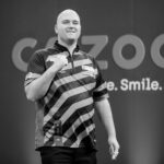Rob Cross Instagram - Back on stage for the Interwetten European Darts Matchplay in Trier. Had a mini break with the family after the World Cup. Now it’s back to work. Feel ready to do some damage! ⚡️ @targetdarts @NamosSolutions @jenningsbetinfo @scott_rbs 📸 @_taylorlanningphotography_