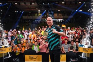 Rob Cross Instagram - Happy days! 🏆🇩🇪⚡️

@targetdarts @NamosSolutions @jenningsbetinfo @scott_rbs