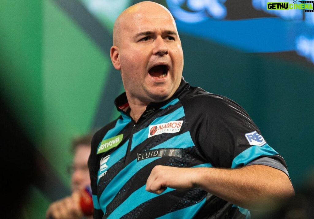Rob Cross Instagram - Happy to be into the next round. Jeffrey gave me a tough tie and now I need to find more levels. The fans were amazing today. Onto the next one. ⚡️ @targetdarts @NamosSolutions @pwrbyfluidity @scott_rbs 📸 @_taylorlanningphotography_