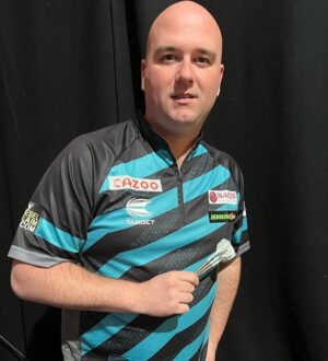 Rob Cross Instagram - Ready to face Raymond van Barneveld in the UK Open tonight using these Target beauties 👍
@targetdarts @NamosSolutions @jenningsbetinfo @scott_rbs ⚡️