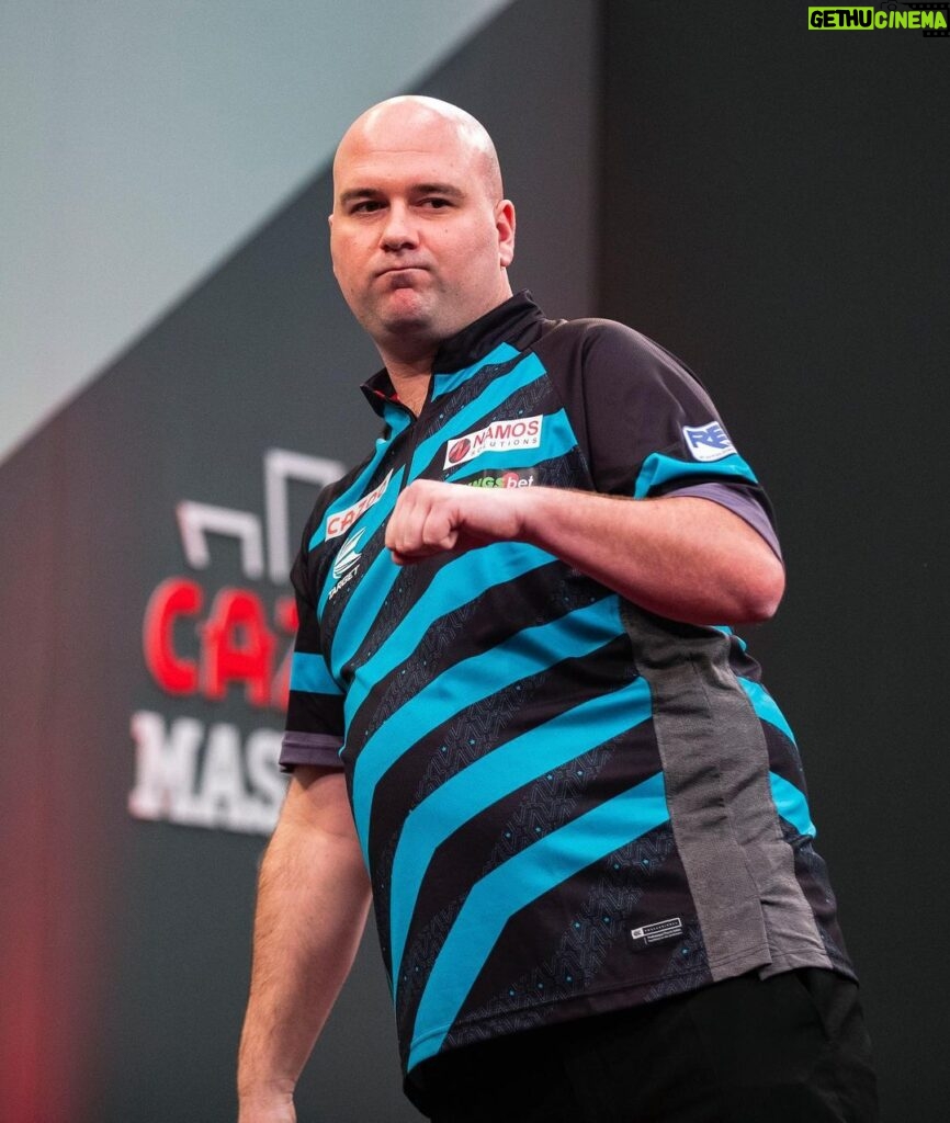 Rob Cross Instagram - WOW! Rob Cross beats Gary Anderson 10-6, with the second-highest average in Masters history. Voltage had a 112.3 average, eight 180s and 77 per cent on the doubles! @targetdarts @NamosSolutions @jenningsbetinfo @scott_rbs 📸 @_taylorlanningphotography_