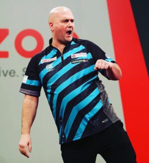 Rob Cross Instagram - HIGH VOLTAGE! ⚡️
Rob is through to the last 16 of the World Championship after beating Mervyn King 4-1.
He hit five 180s, average 99.13 with a 43% checkout success.
@targetdarts @NamosSolutions @jenningsbetinfo @scott_rbs 
📸 @_taylorlanningphotography_