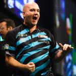 Rob Cross Instagram – Back at it! 
Players Championship Finals. 
I play Cammy Menzies this afternoon. 
Thanks for all the messages after Sunday. Really appreciate the support.⚡️
@targetdarts @NamosSolutions @pwrbyfluidity @scott_rbs 

📸 @_taylorlanningphotography_