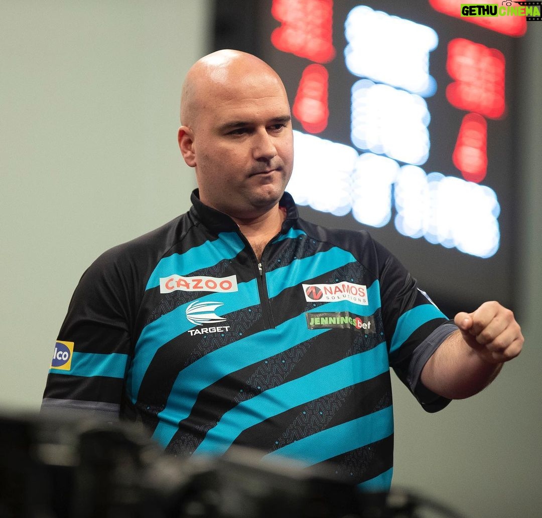Rob Cross Instagram - A few images from last night’s match by @_taylorlanningphotography_ …I next play Michael Smith on Wednesday night. A big day of prep ahead! @targetdarts @NamosSolutions @jenningsbetinfo @scott_rbs