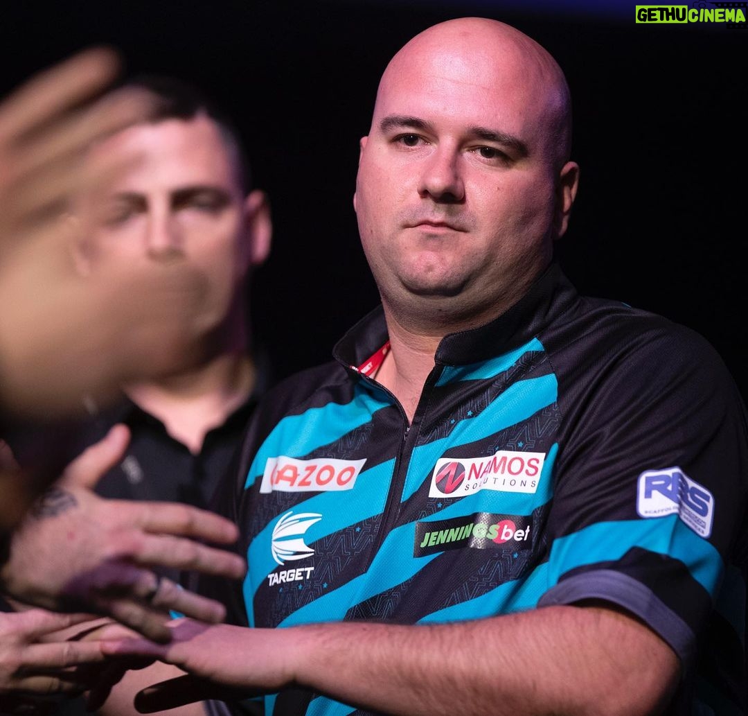 Rob Cross Instagram - A few images from last night’s match by @_taylorlanningphotography_ …I next play Michael Smith on Wednesday night. A big day of prep ahead! @targetdarts @NamosSolutions @jenningsbetinfo @scott_rbs