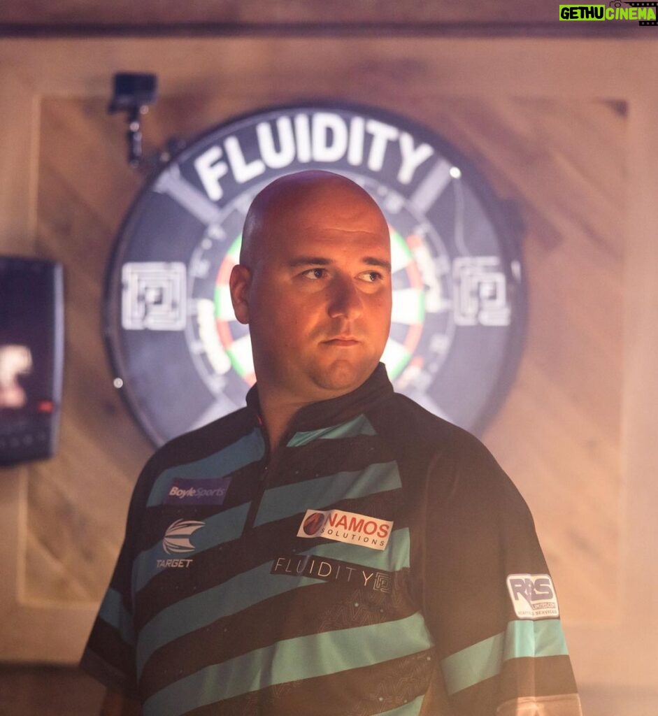 Rob Cross Instagram - 𝘼 𝙣𝙚𝙬 𝙚𝙧𝙖 𝙬𝙞𝙩𝙝 𝙁𝙇𝙐𝙄𝘿𝙄𝙏𝙔…⚡️ I am very proud to welcome this brilliant company to the Rob Cross team. It’s exciting to form what will be a very successful partnership with @pwrbyfluidity. 🔗fluidity.uk.com Here we go!
