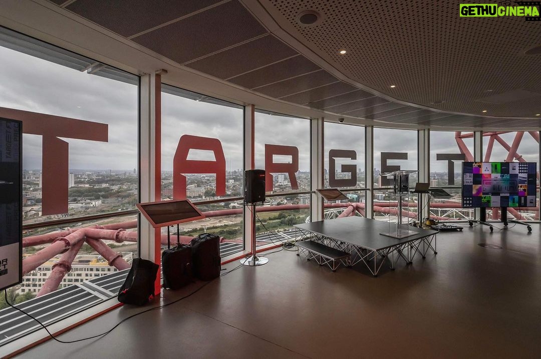 Rob Cross Instagram - Awesome to be at the @targetdarts launch …keep your eyes peeled for absolutely stunning product. Best in the business👌 ⚡️⚡️⚡️ #TargetLaunch23