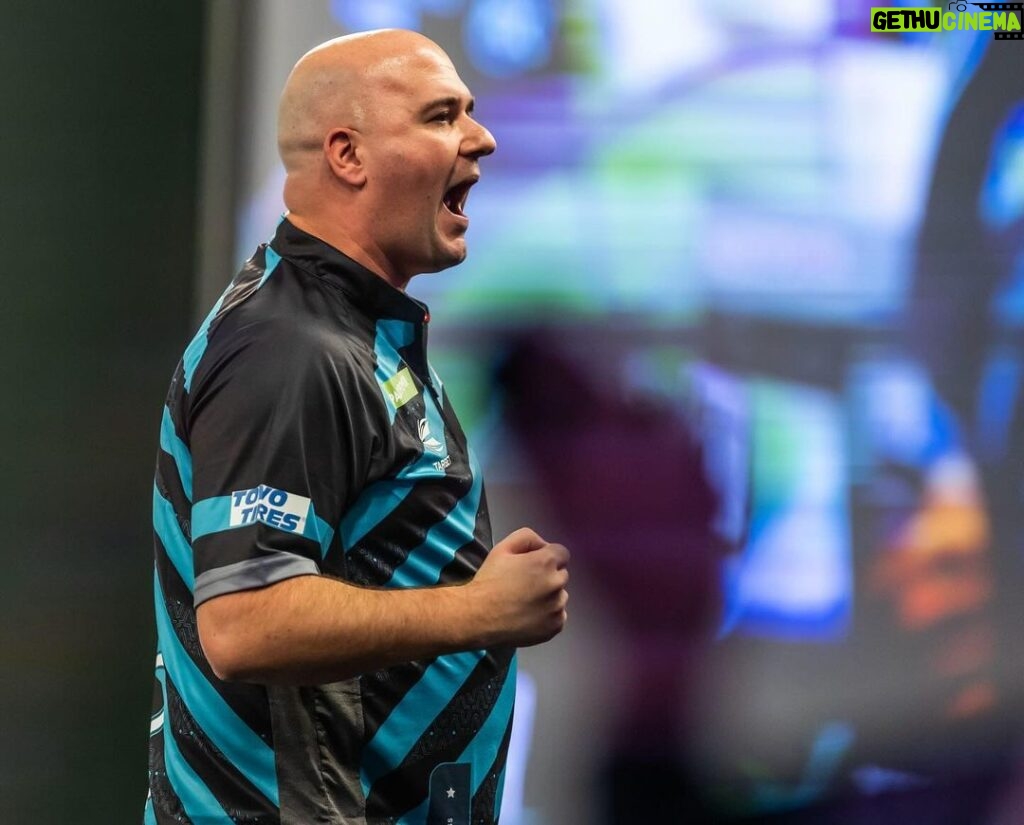 Rob Cross Instagram - Happy with the win and onto the next one. It wasn’t my best but I found the finishing when I needed to. The crowd were amazing today. Thanks so much for the support! ⚡️ @targetdarts @NamosSolutions @pwrbyfluidity @scott_rbs 📸 @_taylorlanningphotography_