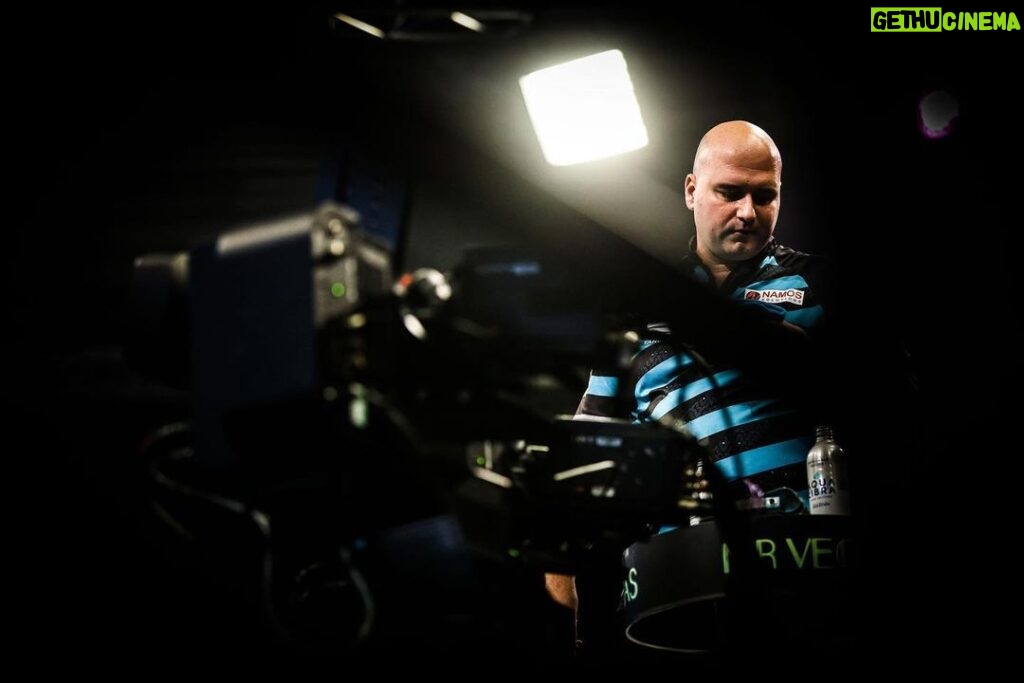Rob Cross Instagram - One big day to go. I’m ready. Great to receive so many messages of support. Thank you. ⚡️ @targetdarts @NamosSolutions @pwrbyfluidity @scott_rbs 📸 @_taylorlanningphotography_